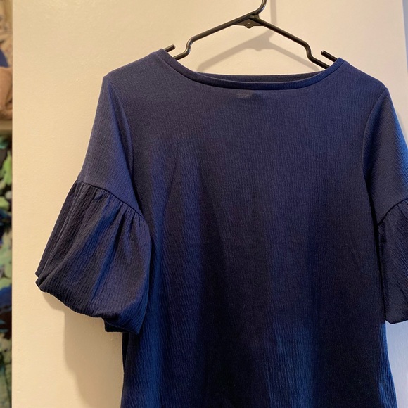 Navy Flowy Top Size Small - Picture 6 of 7